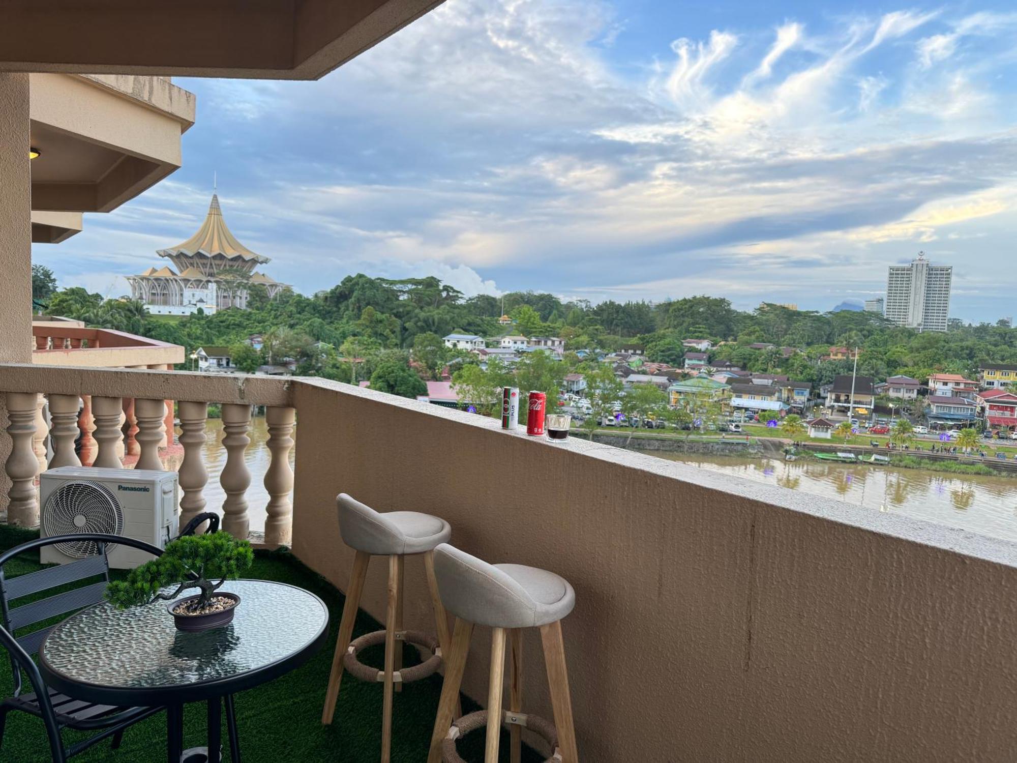 Riverview Home @Waterfront Kch Kuching Buitenkant foto