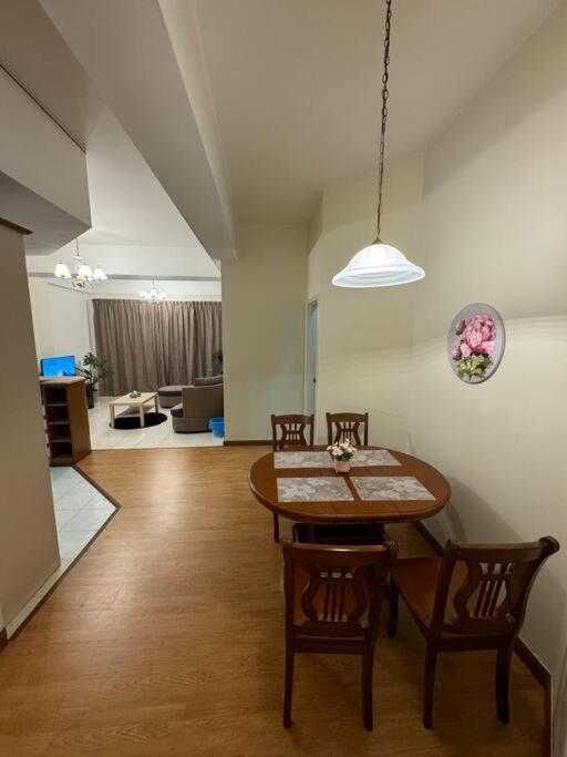 Riverview Home @Waterfront Kch Kuching Buitenkant foto